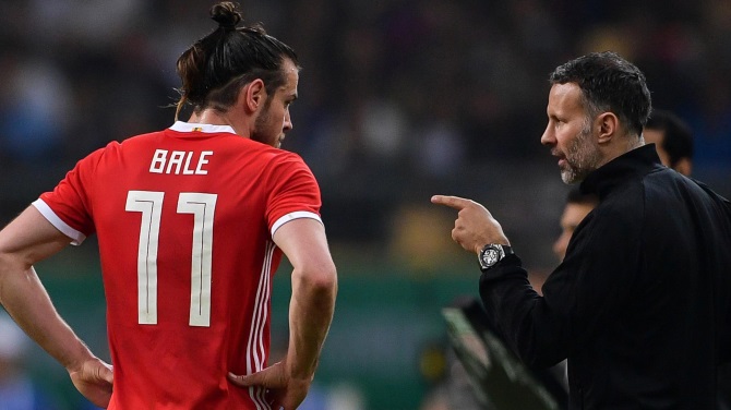 Giggs Tells Bale Madrid Criticism Is Normal