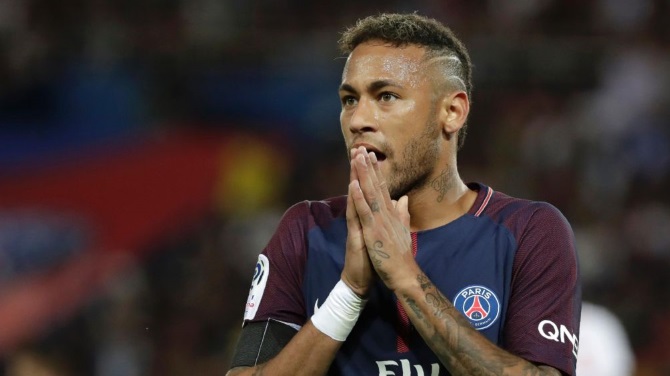 Neymar Racing Against Time To Face Manchester United