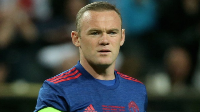 Rooney Warns United Against Signing Expensive Superstars