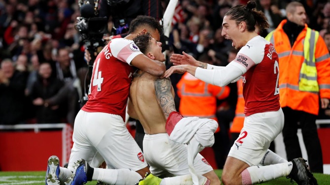 Aubameyang inspires Arsenal to beat Spurs 4-2