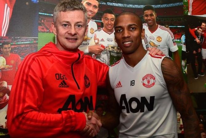 Young Signs New Man United Deal