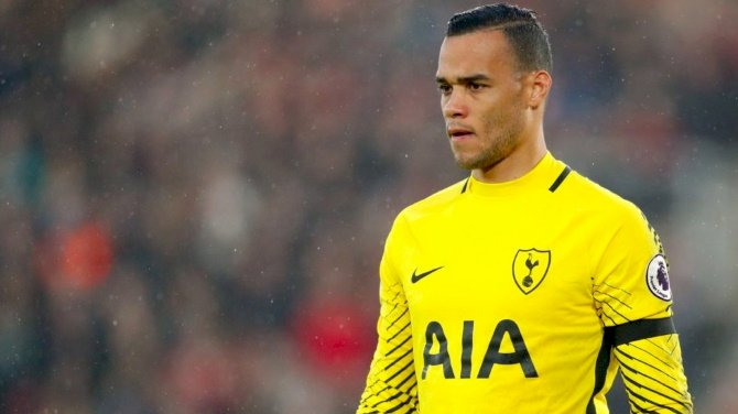 Tottenham Re-Sign Vorm As Cover For Injured Lloris