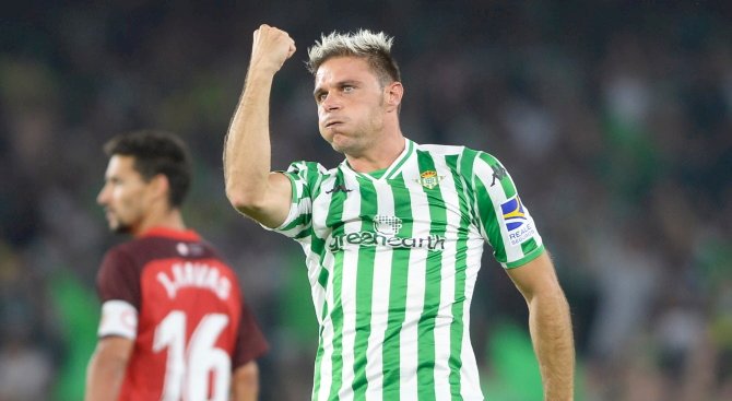 Veteran Betis Skipper Joaquin Signs New One-year Contract