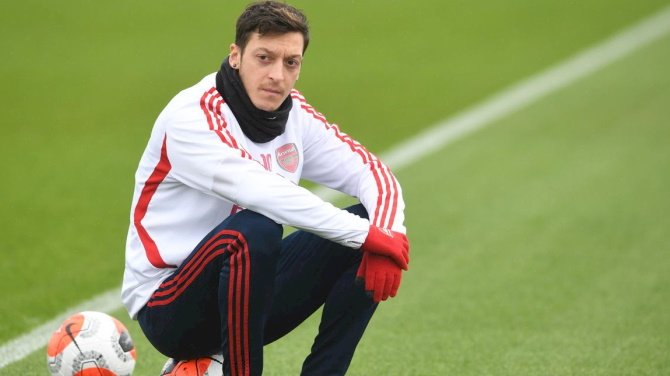 Arsenal Exclude Ozil From Europa League Squad