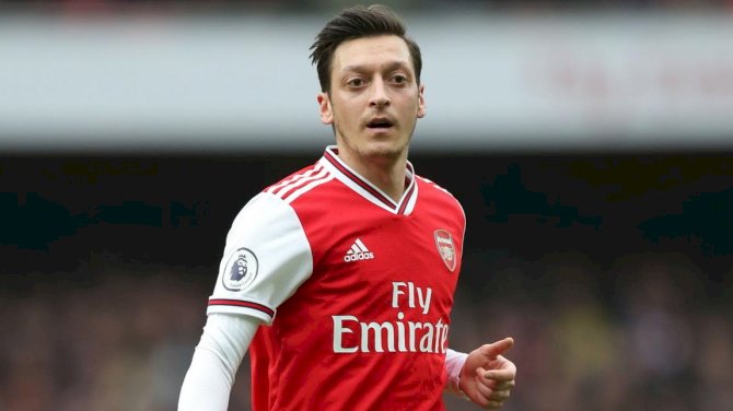 Ozil Not The Answer To Arsenal’s Problems, Says Carragher