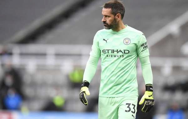 Man City Sign Veteran Goalkeeper Carson On One-Year Contract