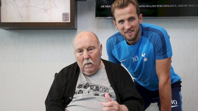 Former Spurs and England Striker Jimmy Greaves Dies At 81