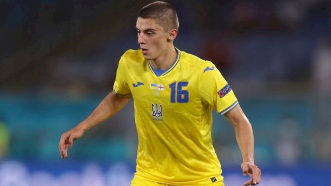 Everton Sign Left-Back Mykolenko From Dynamo Kiev