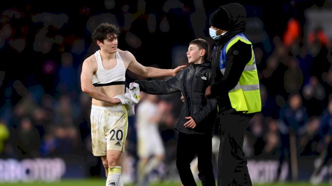 Leeds United To Issue One-Year Bans To Parents Of Pitch-Invading Kids