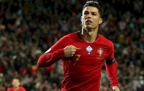 Ronaldo Keeps Portugal Retirement Cards Close To His Chest