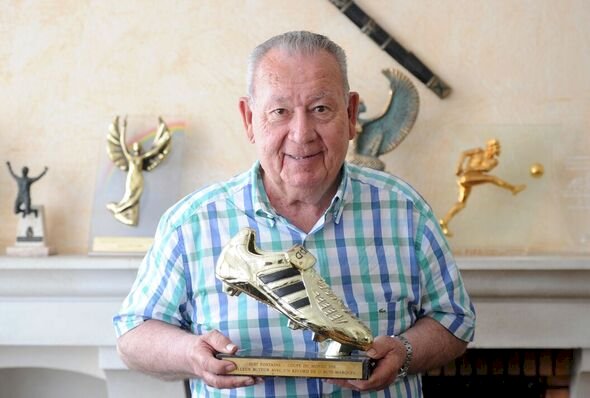 Legendary French Striker Just Fontaine Dies At 89